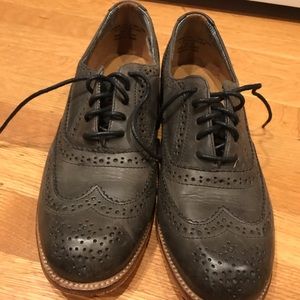 Super cute and comfy brogues in charcoal-y gray.